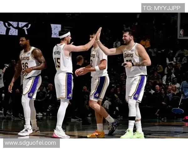 湖人对阵热火精彩足球直播全程回顾与赛后分析